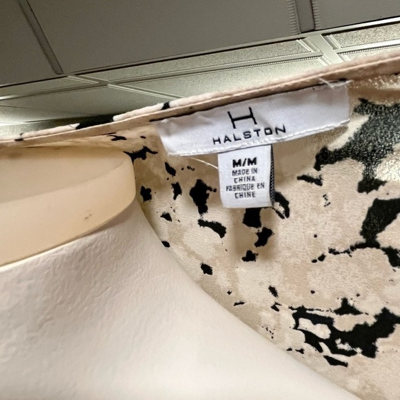 H by HALSTON Size M Speckled Chiffon Ruffled Asymmetrical Blouse Ivory Tan Black - Picture 8 of 12